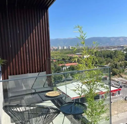 East Gate Leks Apartment *